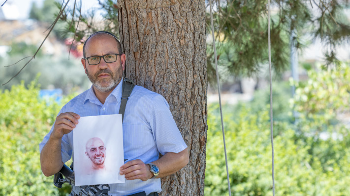 צביקה מור אבא של איתן