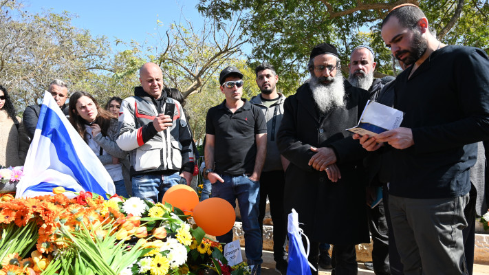 ירדן ביבס. בהלוויה של שירי, אריאל וכפיר ביבס (צילום: איתן אונר)