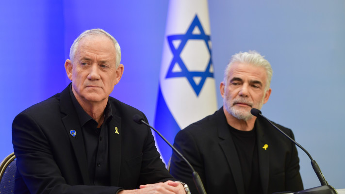 יוותרו על האגו וישבו תחת איזנקוט? יאיר לפיד, בני גנץ (צילום: אבשלום ששוני)