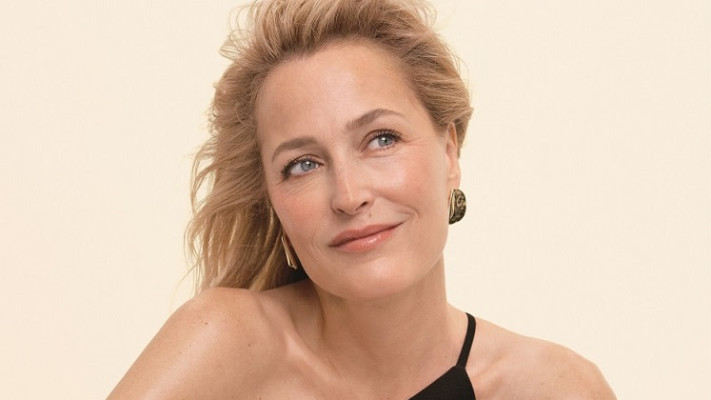 ג'יליאן אנדרסון ללוריאל פריז  (צילום: קאס בירד)