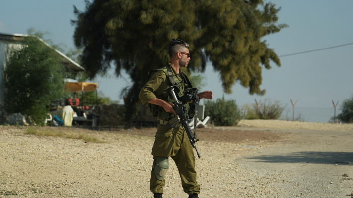 לוחם צה''ל בנתיב העשרה אחרי שבעה באוקטובר (צילום: רויטרס)