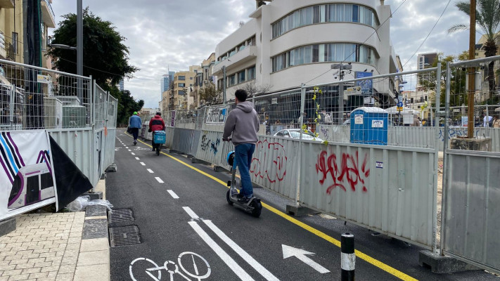קורקינט חשמלי. למצולמים אין קשר לכתבה (צילום: אבשלום ששוני)