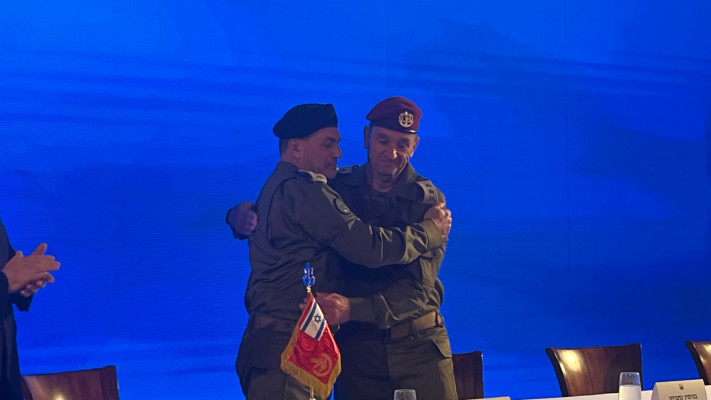 הרצי הלוי ואייל זמיר בטקס חילופי הרמטכ''לים (צילום: אבי אשכנזי)
