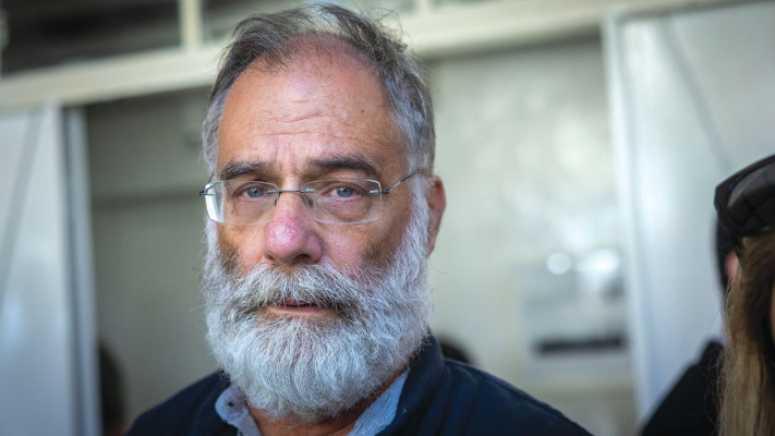 יובל כרמי בבית המשפט (צילום: יונתן זינדל פלאש 90)