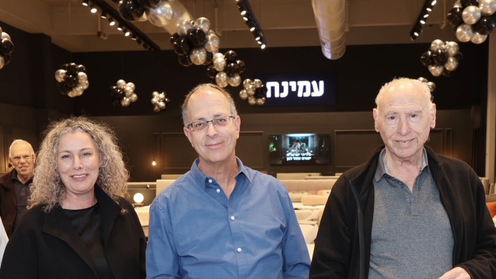 אמנון שוורץ, רונן בר ושירי שוורץ (צילום: רפי דלויה)
