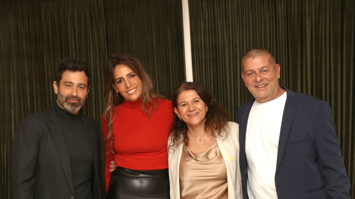 במהלך האירוע התקיים פאנל בהנחייתו של השחקן והמנחה יהודה לוי (צילום: אלכס קולומויסקי, מערך ההסברה קק״ל)