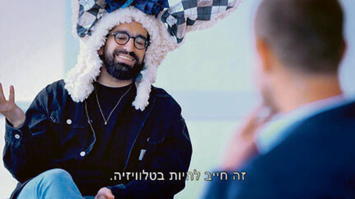 חנן בן ארי. המתנדב האמיץ הראשון לשבת בכיסא החם