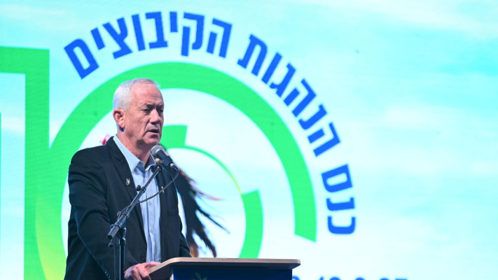 בני גנץ נואם בכנס של התנועה הקיבוצית