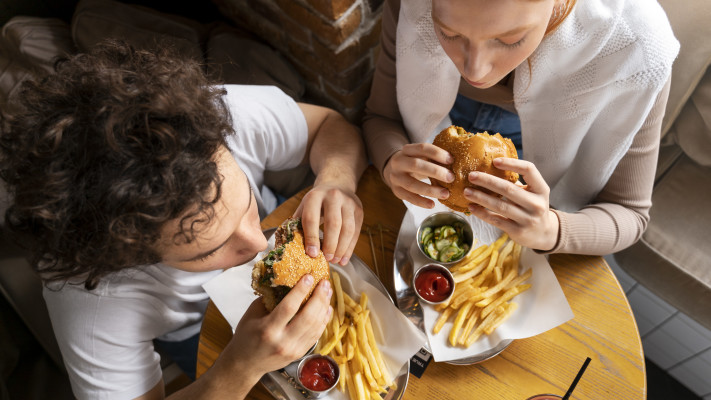 מזון מהיר. אילוסטרציה (צילום: FREEPIK)