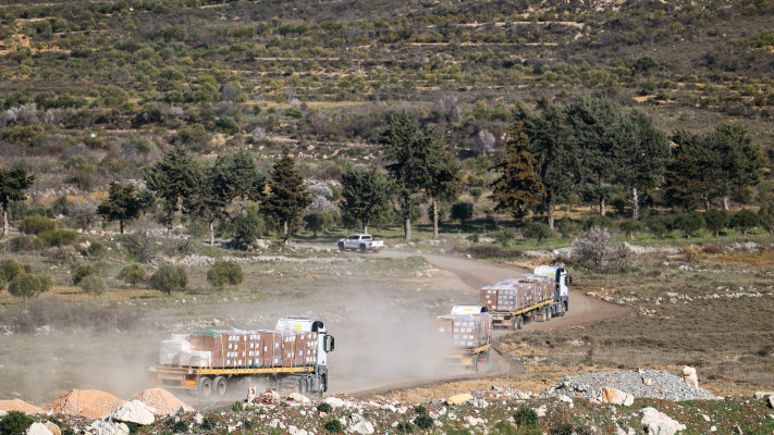 משאיות הסיוע ההומניטרי בדרכן לדרוזים בסוריה (צילום: סיון שחור, לע''מ)