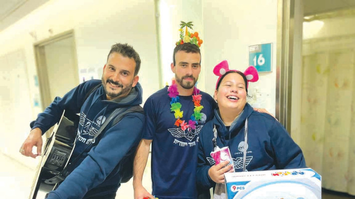 מימין ניב אלז ועמרי ועקנין (צילום: סח''י)