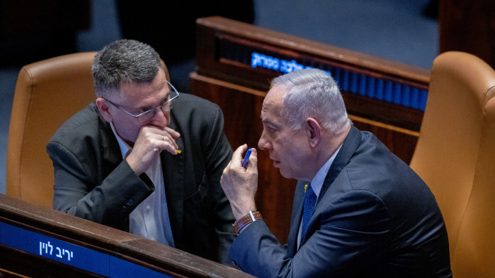 גדעון סער ובנימין נתניהו בכנסת  (צילום: חיים גולדברג)