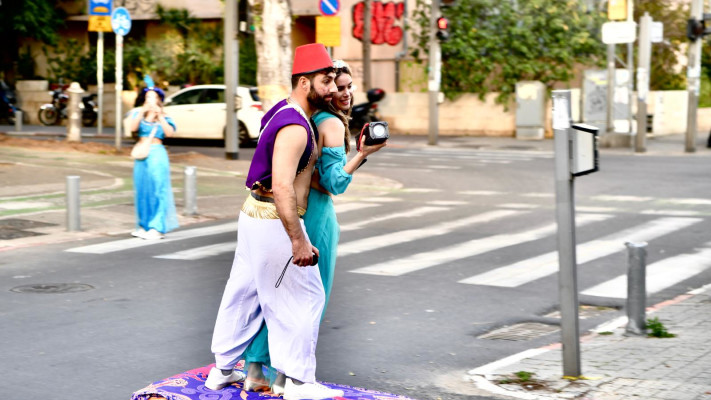 אלאדין ויסמין על מרבד הקסמים