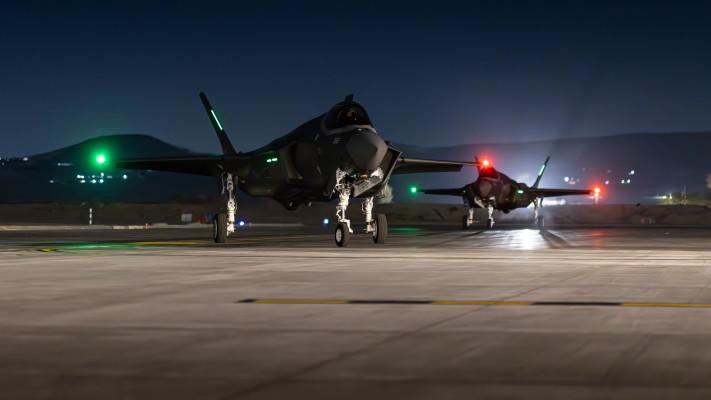 מטוסי “אדיר” (F-35) בבסיס נבטים (צילום: דובר צה''ל)