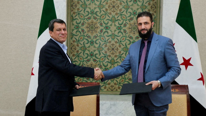 אחמד א-שרע (אל ג'ולאני) ומפקד הכוחות הכורדיים בסוריה מזלום עבדי