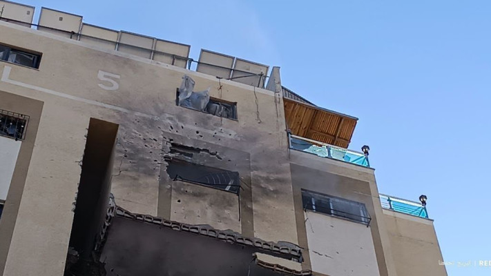 תקיפה ישראלית במחנה אל-בוריג' במרכז רצועת עזה (צילום: רשתות ערביות)