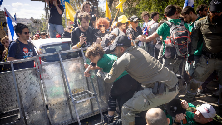 הפגנות נגד פיטורי ראש השב''כ רונן בר בירושלים (צילום: חיים גולדברג פלאש 90)