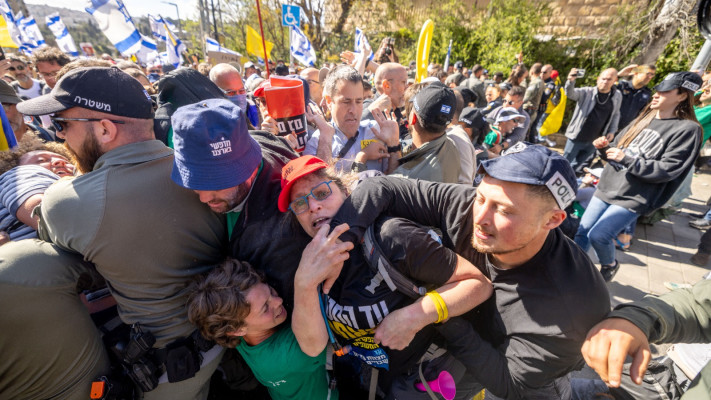 הפגנות נגד פיטורי ראש השב''כ רונן בר בירושלים (צילום: חיים גולדברג פלאש 90)