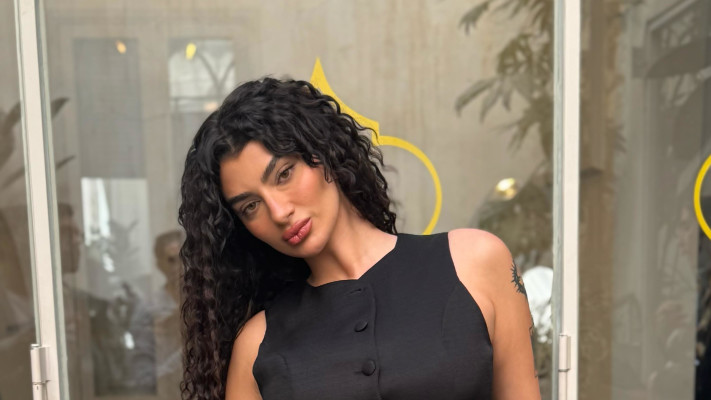 פרידה עוזיאל בצילומים לרנואר (צילום: פז ושובל טוויק)