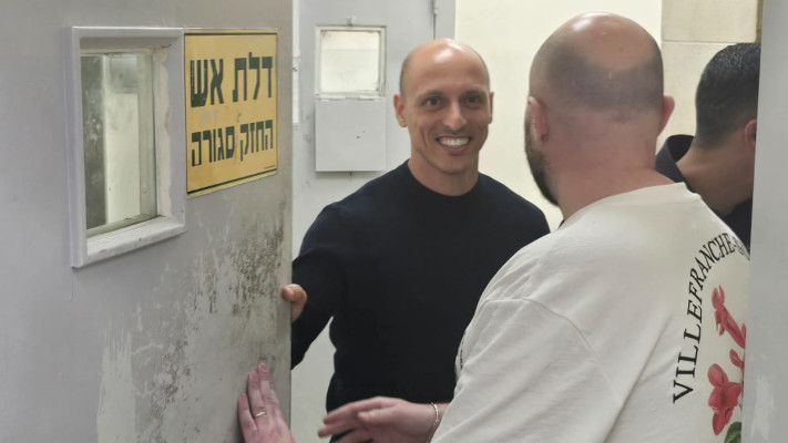 עמיחי בן שלוש, ראש עיריית עכו החשוד (צילום: אלון חכמון)