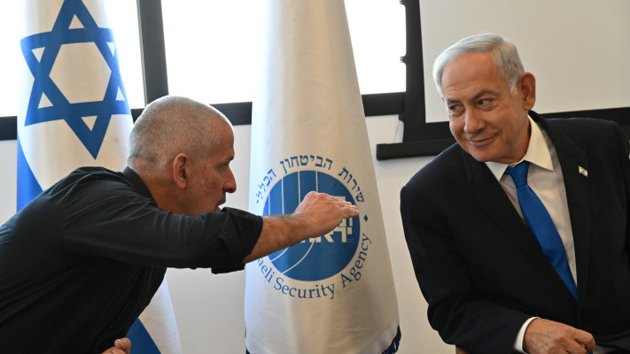 הסיפור האמיתי הוא פיטורי ראש השב\'\'כ הנוכחי. בנימין נתניהו, רונן בר (צילום: קובי גדעון, לע''מ)