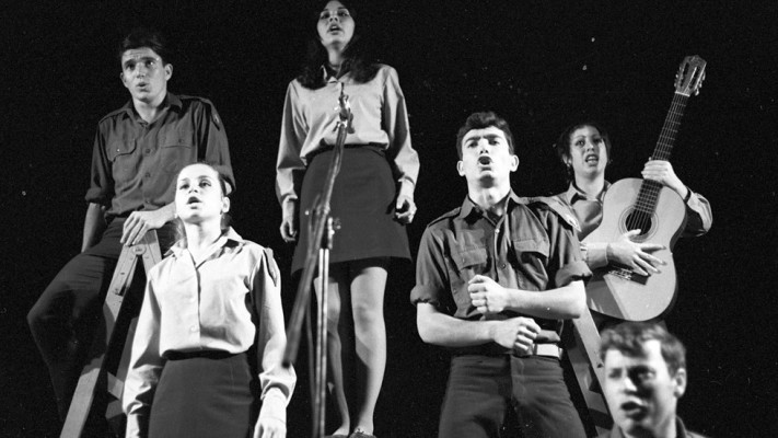 ירדנה ארזי, לאה לופטין ורותי הולצמן בלהקת הנחל ב1969