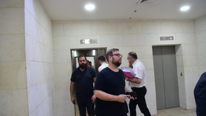יונתן אוריך בכניסה לדיון על הארכת המעצר (צילום: אבשלום ששוני)