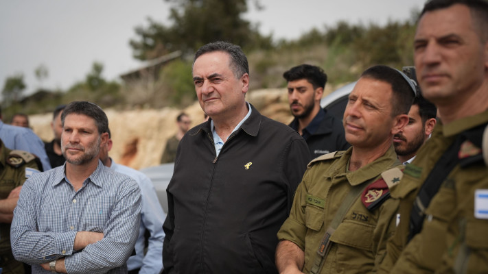 ישראל כ''ץ ובצלאל סמוטריץ' ביהודה ושומרון (צילום: אלעד מלכה, משרד הביטחון)