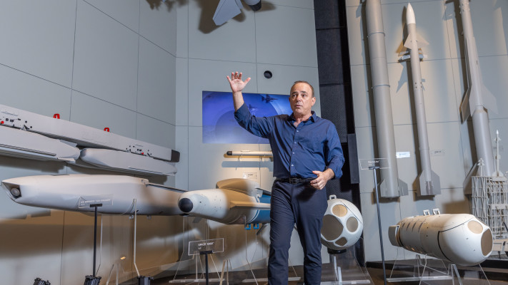 יובל שטייניץ, רפאל