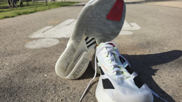 אדידס – Adizero Adios Pro 4 (צילום: זאב ינאי)