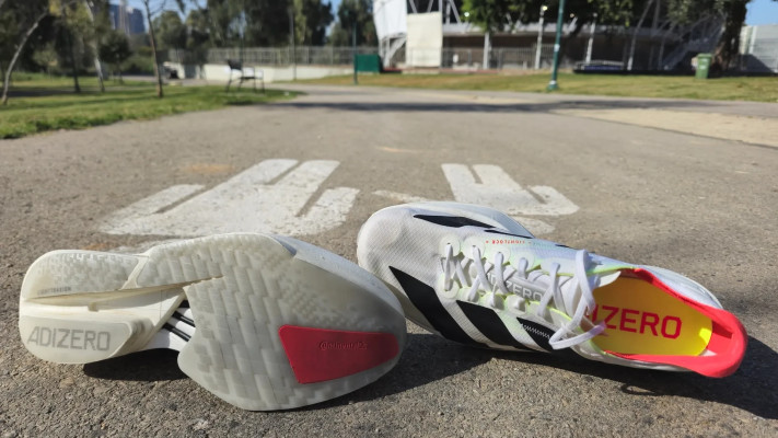 אדידס – Adizero Adios Pro 4 (צילום: זאב ינאי)