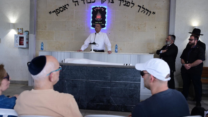 הלוויתו של אביגדור יצחקי (צילום: אבשלום ששוני)