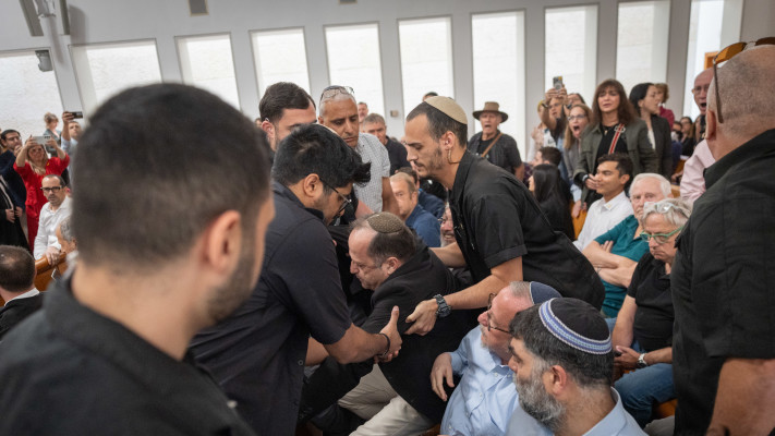 מהומה בבג''ץ פיטורי רונן בר (צילום: חיים גולדברג, פלאש 90)