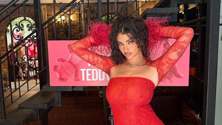 פרידה עוזיאל בקמפיין של מייבילין ניו יורק (צילום: יובל ברנהולץ)