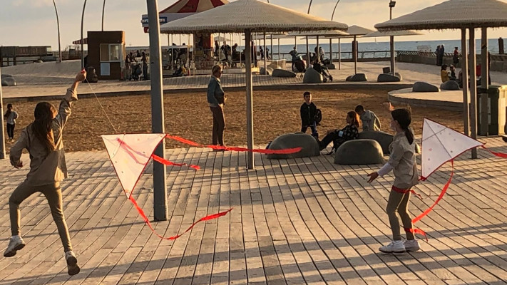 הפנינג עפיפונים בנמל תל אביב חול המועד פסח (צילום: גל יערי)