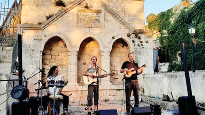 מדרחוב זכרון יעקב (צילום: גילה גלעד)