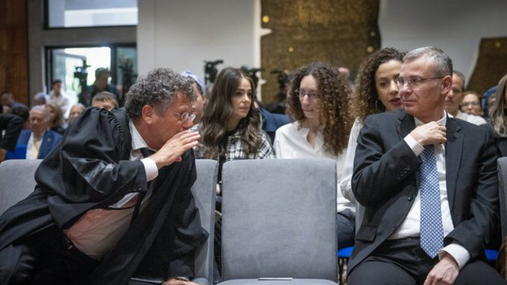 יריב לוין, יצחק עמית  (צילום: חיים גולדברג פלאש 90)