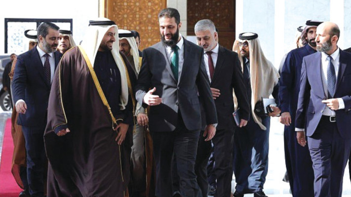 אל ג'וליאני עם השר הקטארי (צילום: Qatar Foreign)