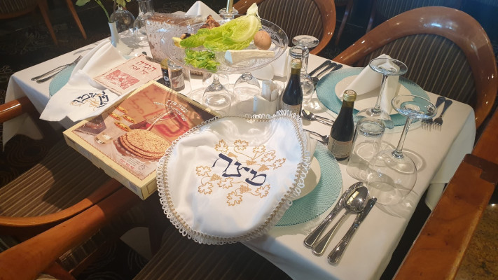 סדר פסח על אוניית קראון איריס (צילום: יחצ)