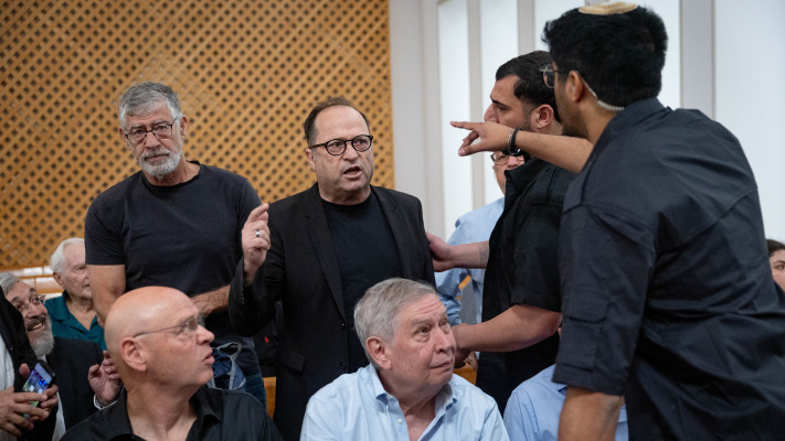 איציק בונצל במהלך הדיון על פיטורי רונן בר בבג''ץ (צילום: יונתן זינדל)