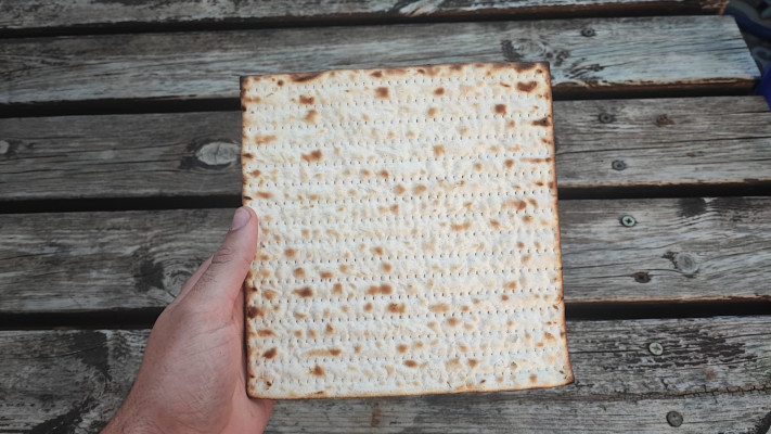 מצה חרוכה (צילום: שגיא מויאל)