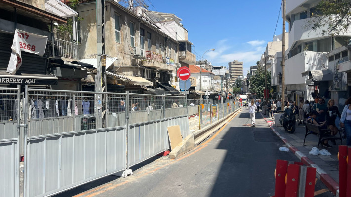 ''טעם של אבק בפה'', העבודות ברחוב קינג ג'ורג', תל אביב