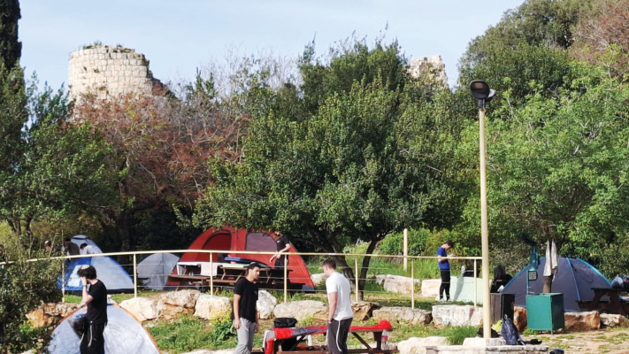 חניון לילה גן לאומי מבצר יחיעם (צילום: אדיב פלאח רשות הטבע והגנים)