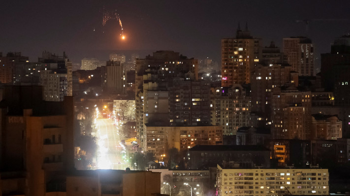 סובלים מתקיפות בכל יום. מל''טים בשמי קייב באוקראינה (צילום: רויטרס)