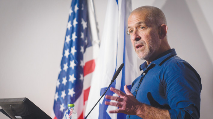 רונן בר נואם באוניברסיטת רייכמן (צילום: אבשלום ששוני)