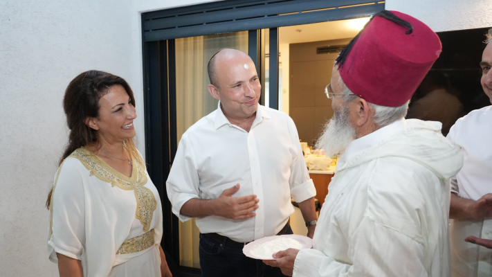 נפתלי בנט במימונה, פסח תשפ''ה (צילום: תומר שונם הלוי)