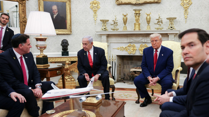 השר רון דרמר בפגישת טראמפ ונתניהו (צילום: רויטרס)