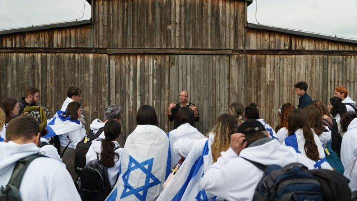 משלחת מתנדבות ומתנדבי השירות הלאומי-אזרחי למצעד החיים (צילום: אורי לובן, לע״מ)