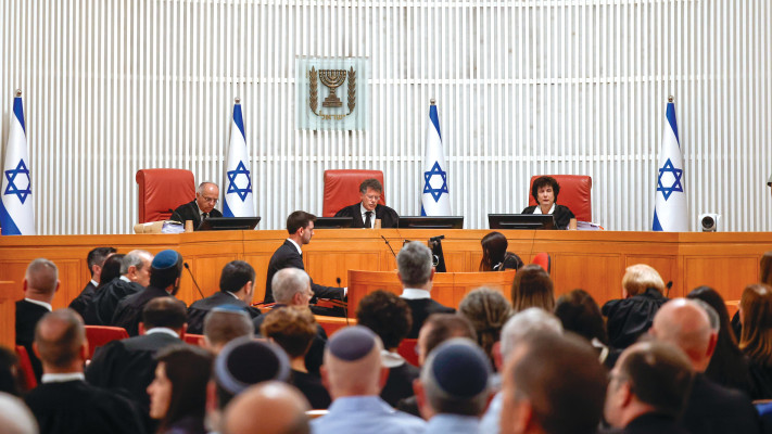 הדיון בבגץ בעתירות נגד הדחת רונן בר (צילום: יונתן זינדל פלאש 90)