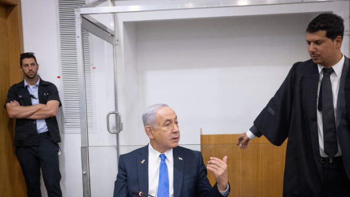 בנימין נתניהו ופרקליטו עו''ד עמית חדד בעדותו (צילום: מרים אלסטר פלאש 90)